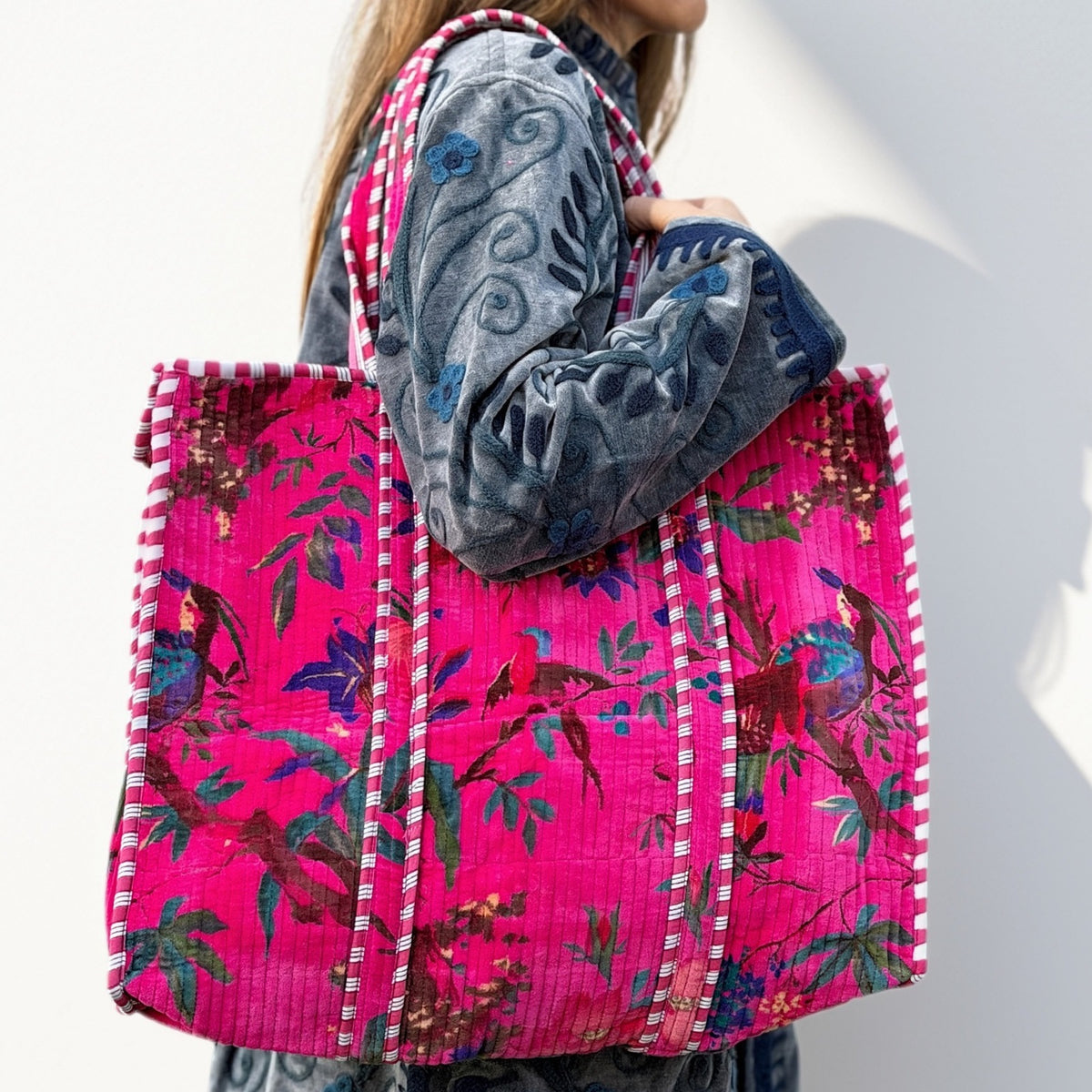 Nuni Copenhagen Agnes-Velvet Bags Pink Garden