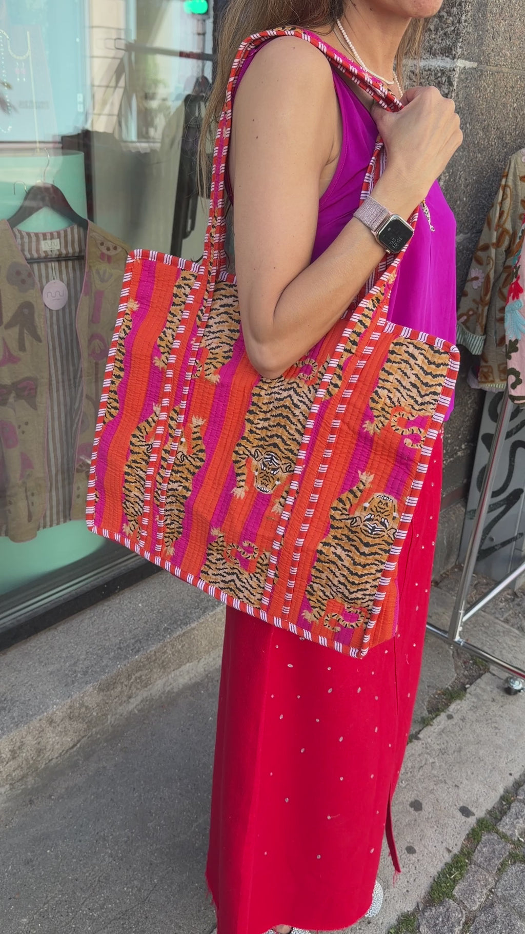 Nuni Copenhagen Agnes Bags Red Tiger
